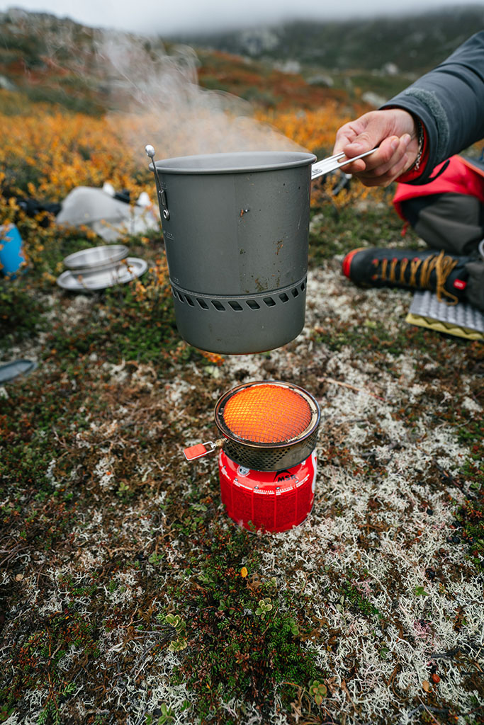 boiling water with reactor backpacking stove