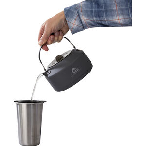 MSR Pika™ 1 L Teapot | Pour